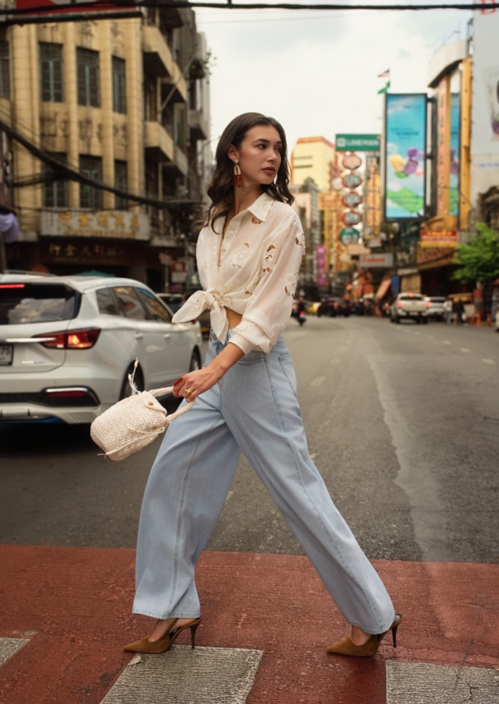 Chemise A Fleur Embroidery Blouse
