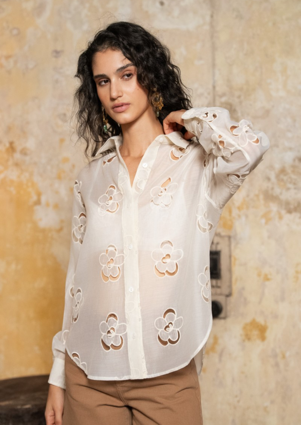 Chemise A Fleur Embroidery Blouse