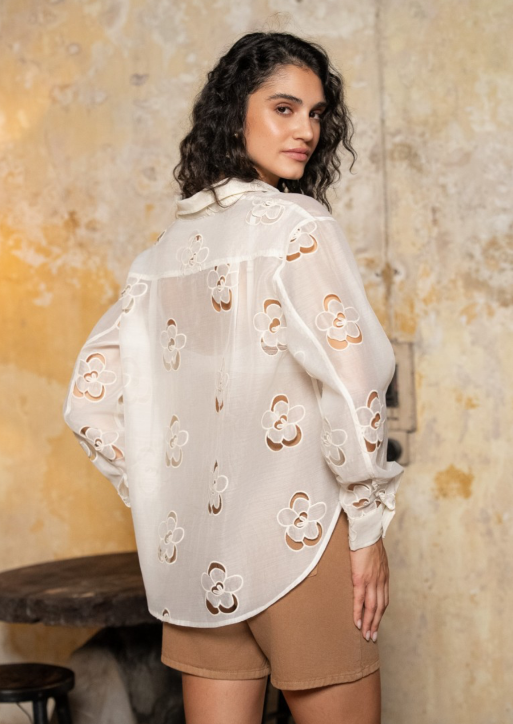 Chemise A Fleur Embroidery Blouse